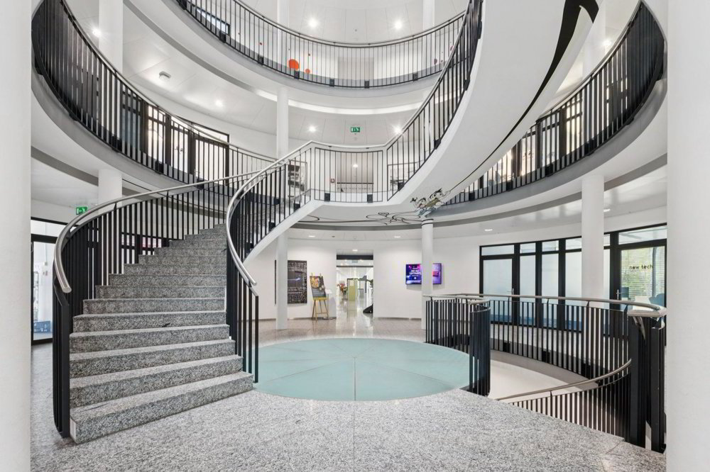 null rooms Office & Commercial for rent in Schlieren - image 1/10