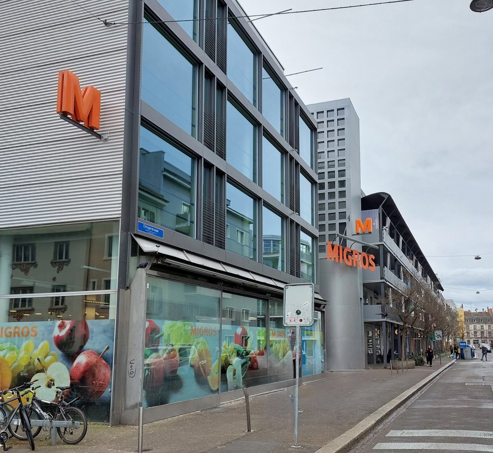 null rooms Office & Commercial for rent in Bâle - image 1/12