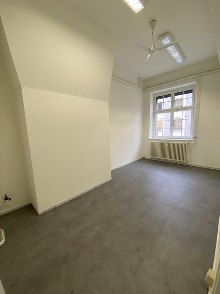 null rooms Office & Commercial for rent in Basel - image 1/5