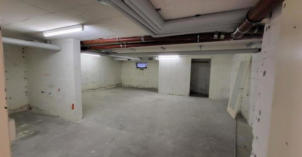 null rooms Office & Commercial for rent in Ginevra - image 1/2