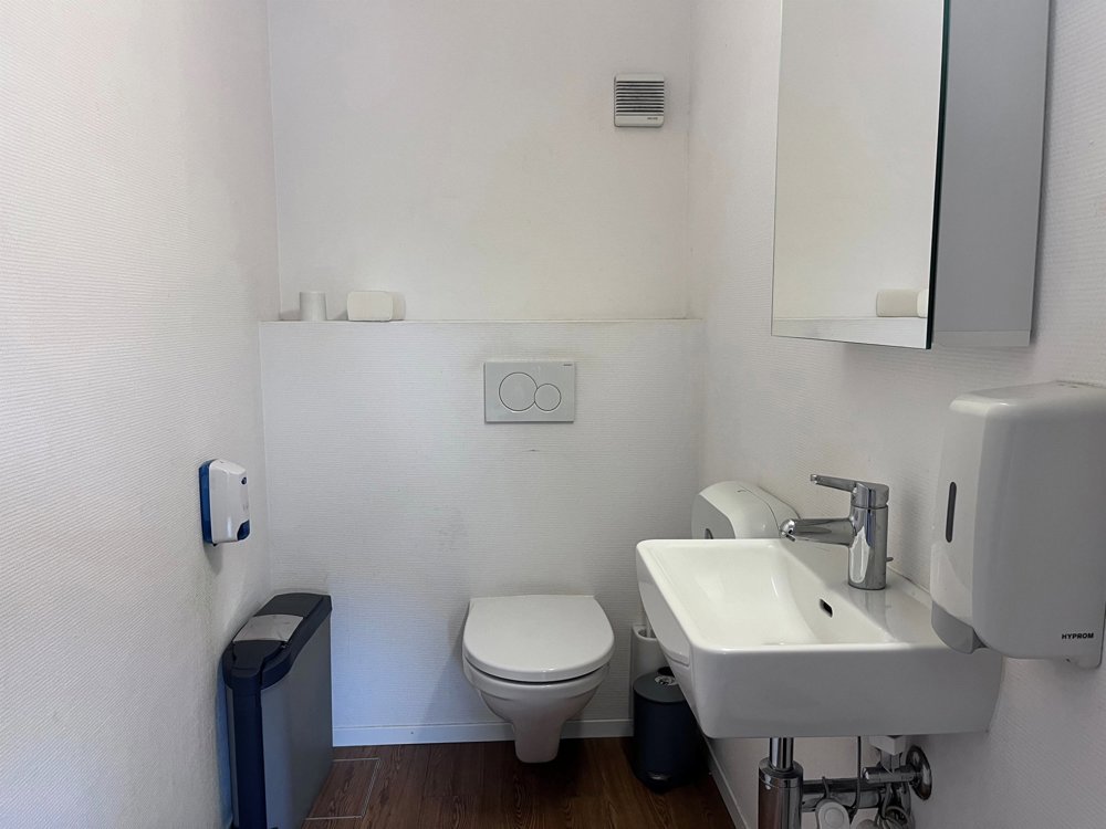 null rooms Office & Commercial for rent in Nyon - image 1/6