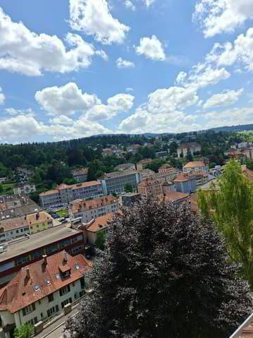 Appartement 5 pièces à louer à Le Locle - image 1/8