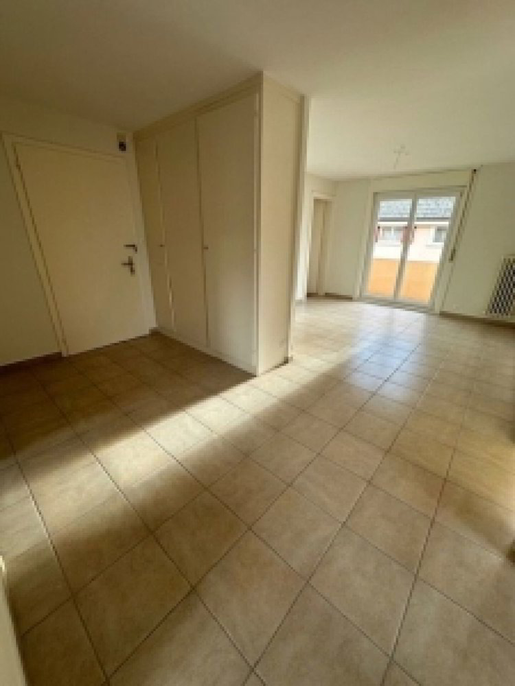 Appartamento di 4 locali in affitto a Corcelles NE - immagine 1/7