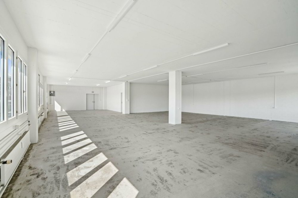 Bureau & Commerce null pièces à louer à Embrach - image 1/10