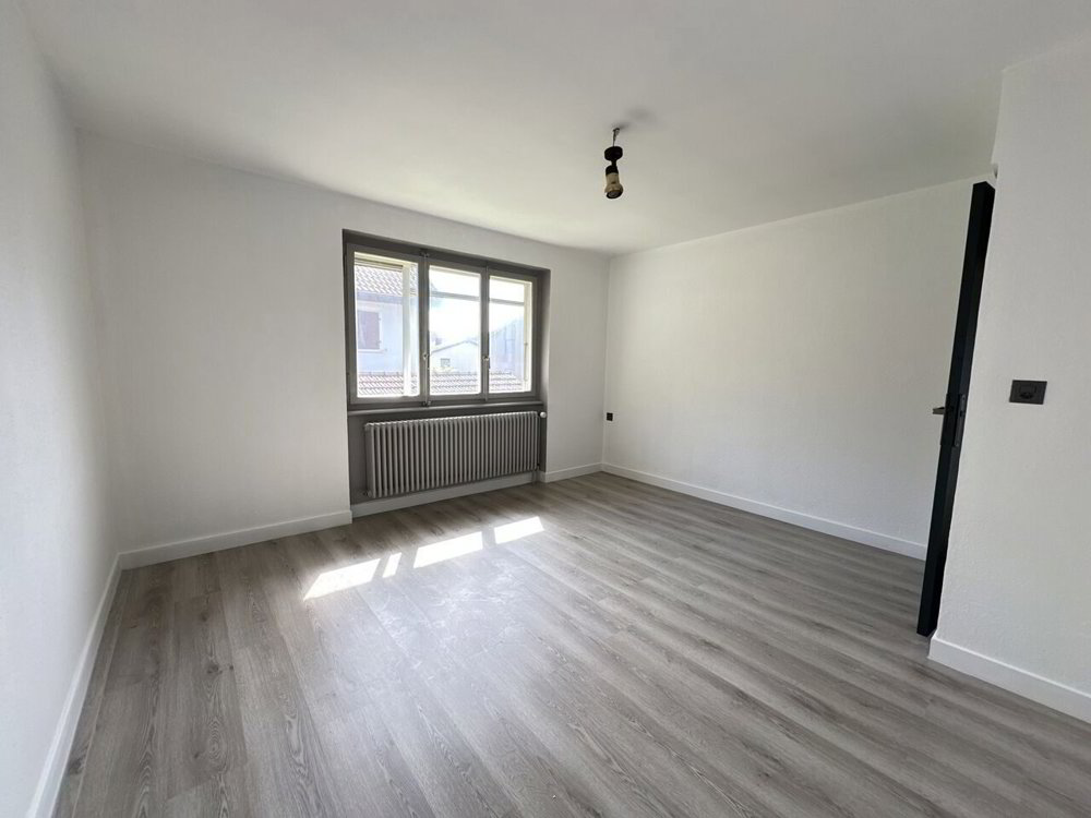 Maison 9 pièces à acheter à Fontenais - image 1/10