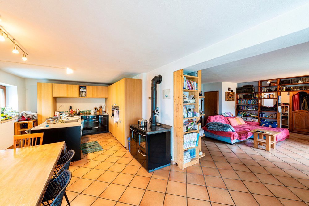 Casa di 6 locali in vendita a Robasacco - immagine 1/13