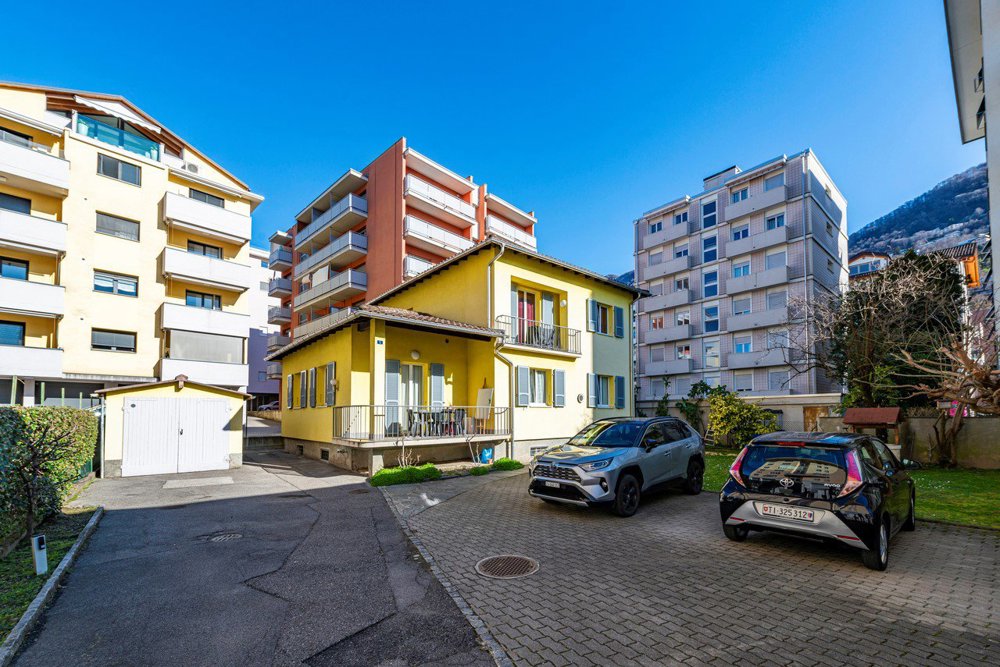 Maison 8 pièces à acheter à Viganello - image 1/1