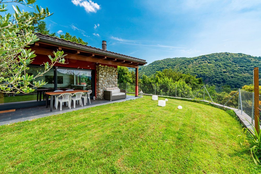 Casa di 8 locali in vendita a Curio - immagine 1/13