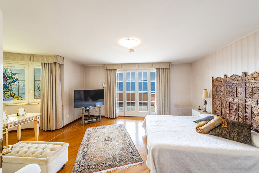 14 rooms House to buy in Vacallo - image 1/13