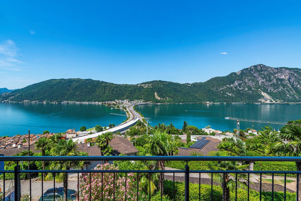 Casa di 4 locali in vendita a Bissone - immagine 1/13
