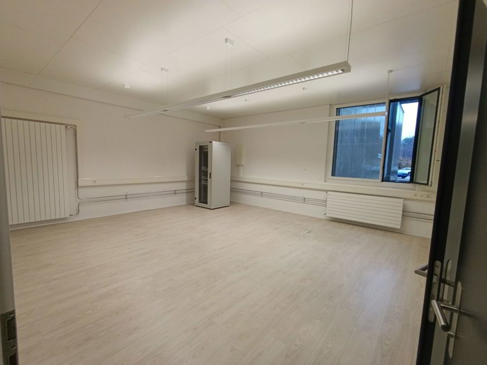 null rooms Office & Commercial for rent in Würenlingen - image 1/6