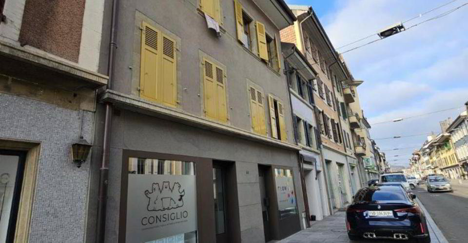 null rooms Office & Commercial for rent in Rolle - image 1/5
