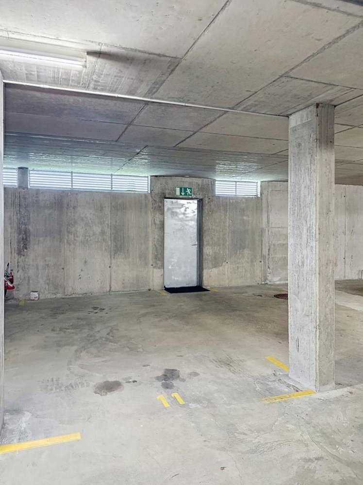 null rooms Car park, garage to buy in Montreux - image 1/1