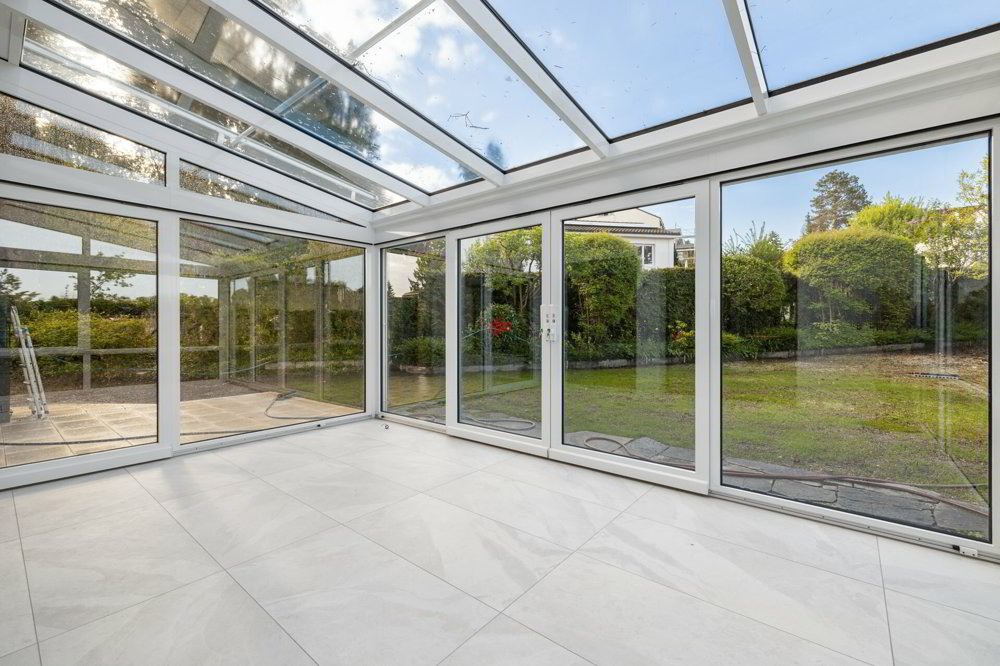 6 rooms House to buy in Binningen - image 1/13