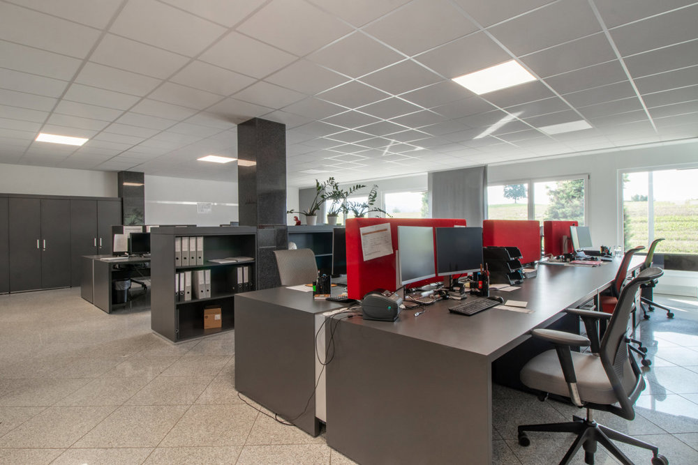 Bureau & Commerce null pièces à acheter à Schenkon - image 1/9