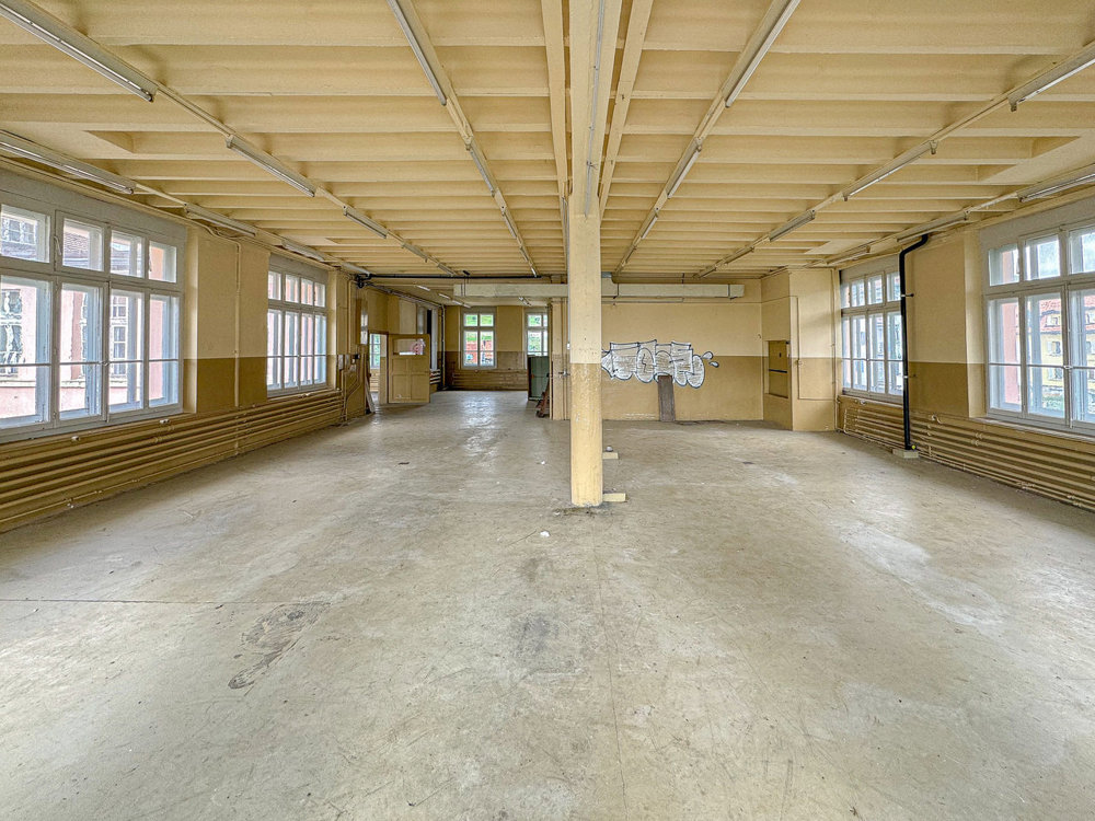 null rooms Office & Commercial to buy in Ste-Croix - image 1/13
