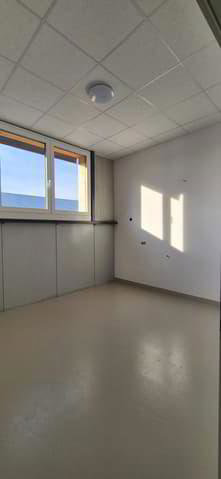 Bureau & Commerce 2 pièces à louer à Yverdon-les-Bains - image 1/3