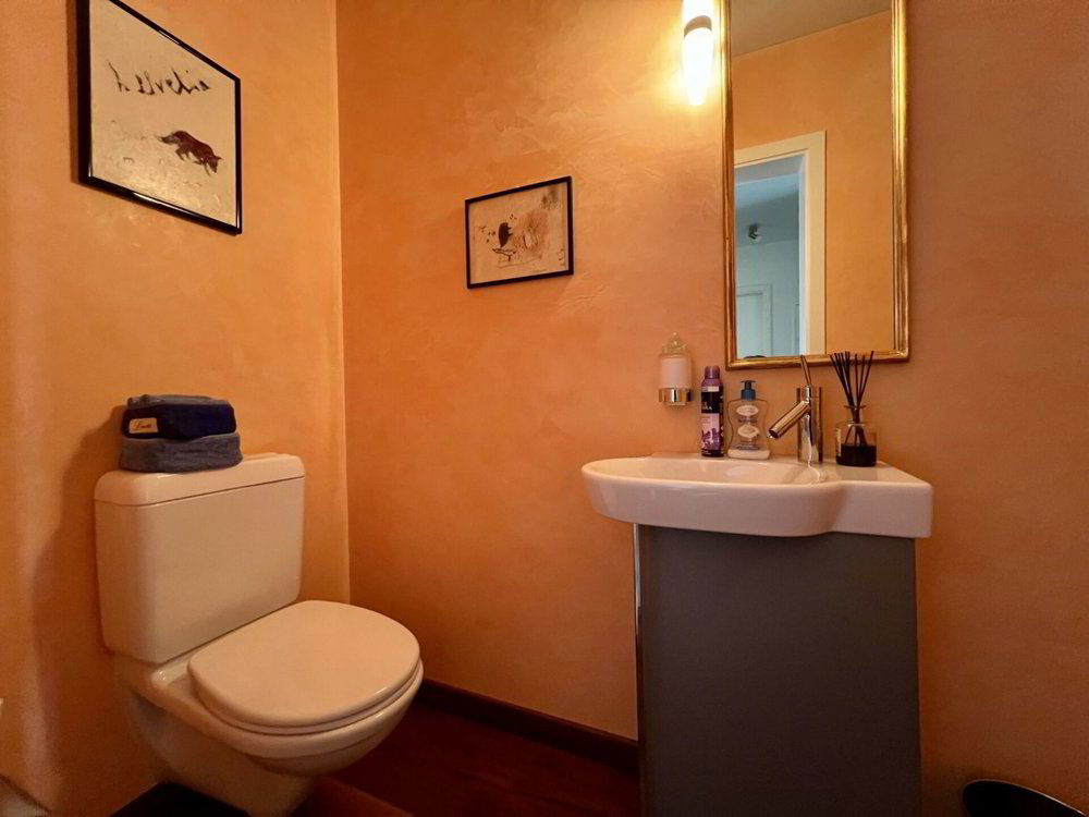 5.5 rooms Apartment to buy in Chiasso - image 1/15