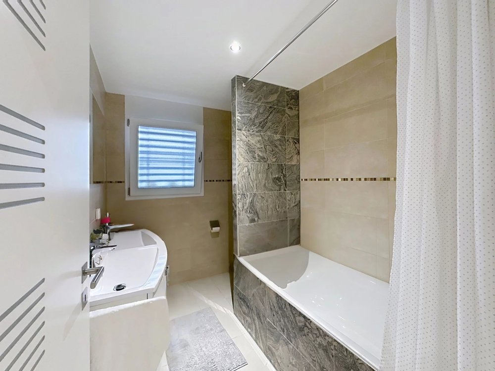 Casa di 9 locali in vendita a Charrat - immagine 1/9