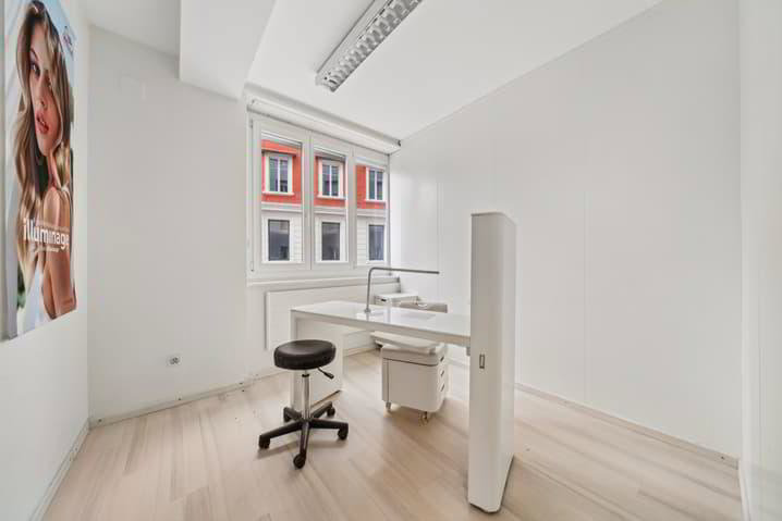 Bureau & Commerce 5 pièces à acheter à La Chaux-de-Fonds - image 1/7