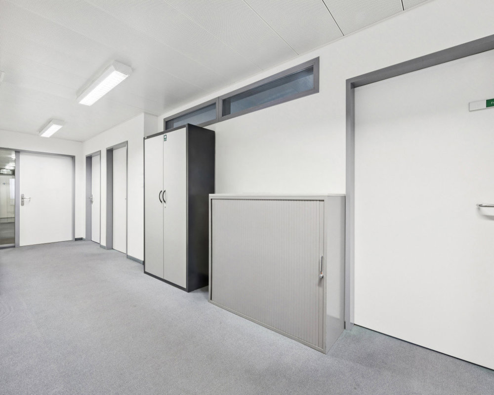 null rooms Office & Commercial for rent in Baar - image 1/6