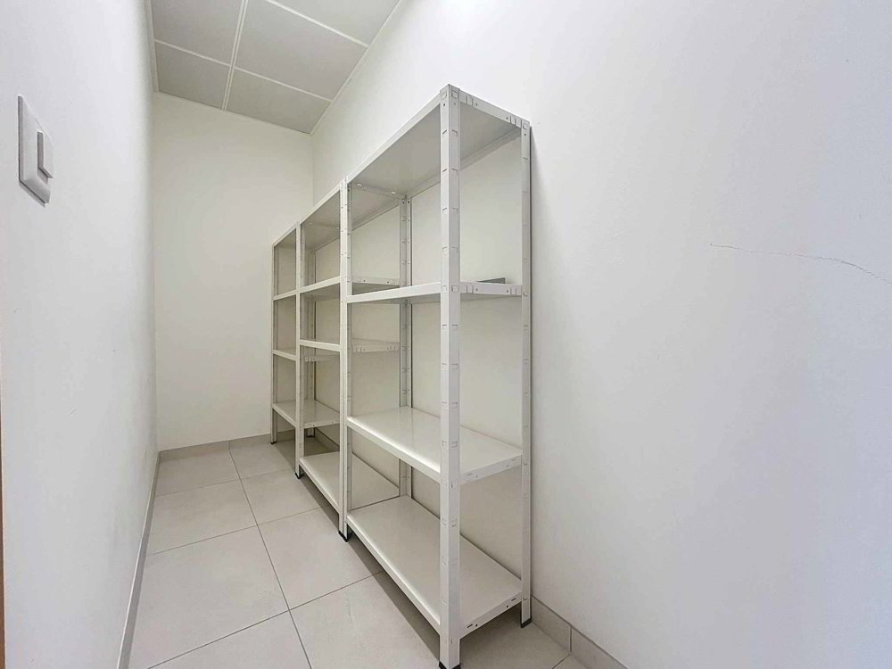 3 rooms Office & Commercial for rent in Noville - image 1/13