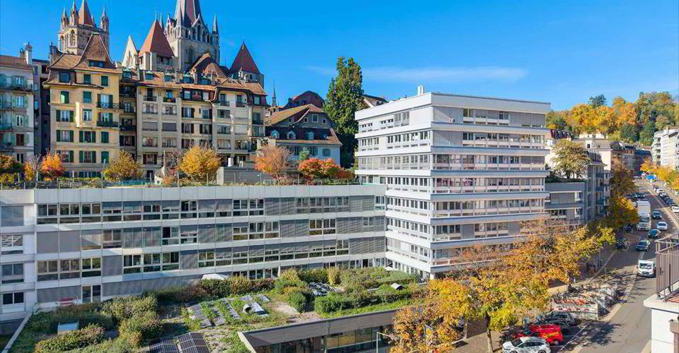 Locaux commerciaux modernes et entièrement rénovés de 129 m² et 230 m² - View 2