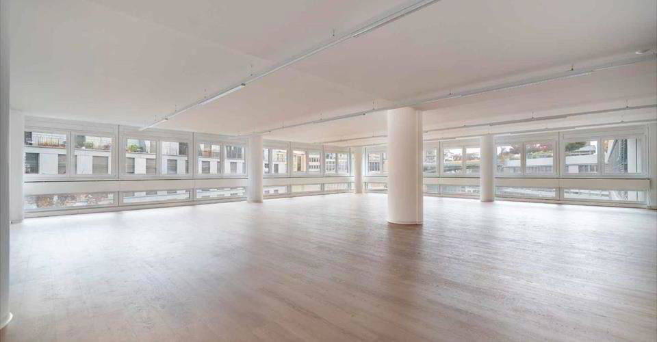 Locaux commerciaux modernes et entièrement rénovés de 129 m² et 230 m² - More