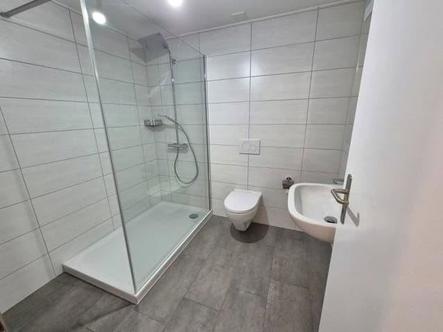 2 rooms Apartment for rent in Bôle - image 1/5