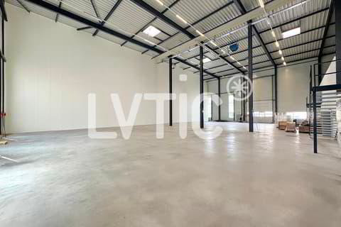 null rooms Office & Commercial for rent in Vétroz - image 1/1