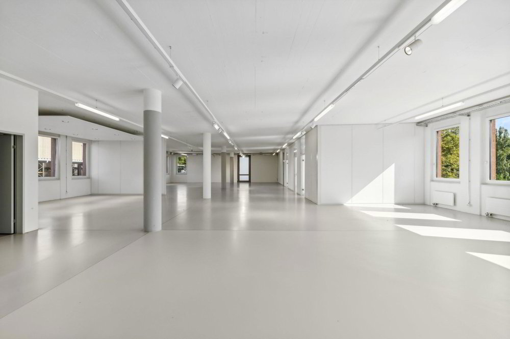 helle Büroräume mit grosszügigem Open Space - Ansicht 2