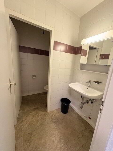 null rooms Office & Commercial for rent in Genf - image 1/6