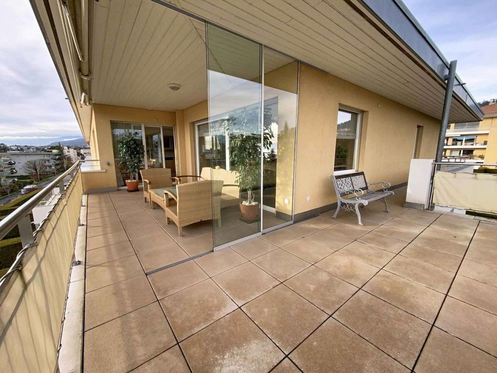 7 rooms Apartment to buy in Mont-sur-Rolle - image 1/5