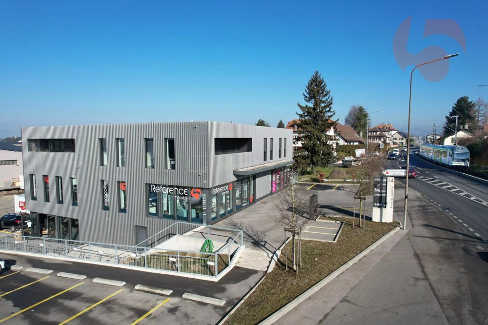 1 rooms Office & Commercial for rent in Etagnières - image 1/8