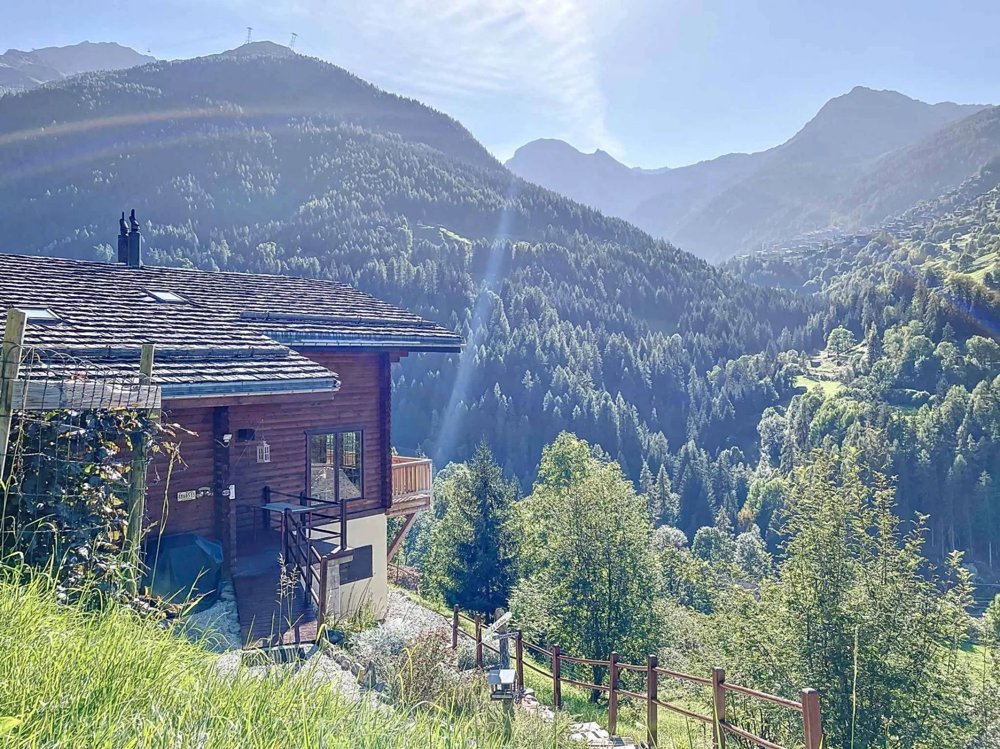 Casa di 6 locali in vendita a Ayer - immagine 1/13