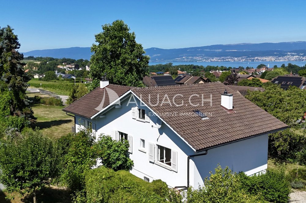 8 rooms House to buy in Cudrefin - image 1/17