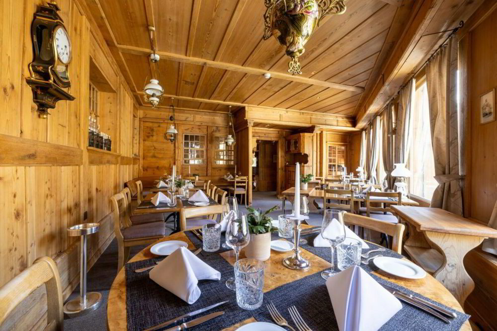 20 rooms House to buy in Wengen - image 1/13
