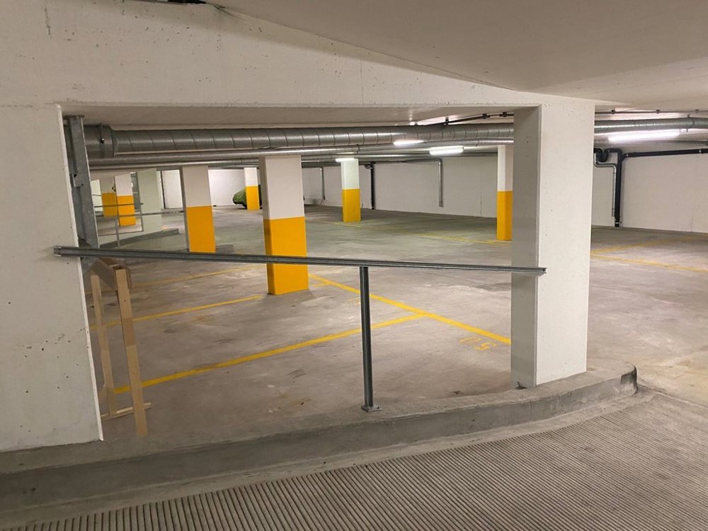 null rooms Car park, garage for rent in Männedorf - image 1/2