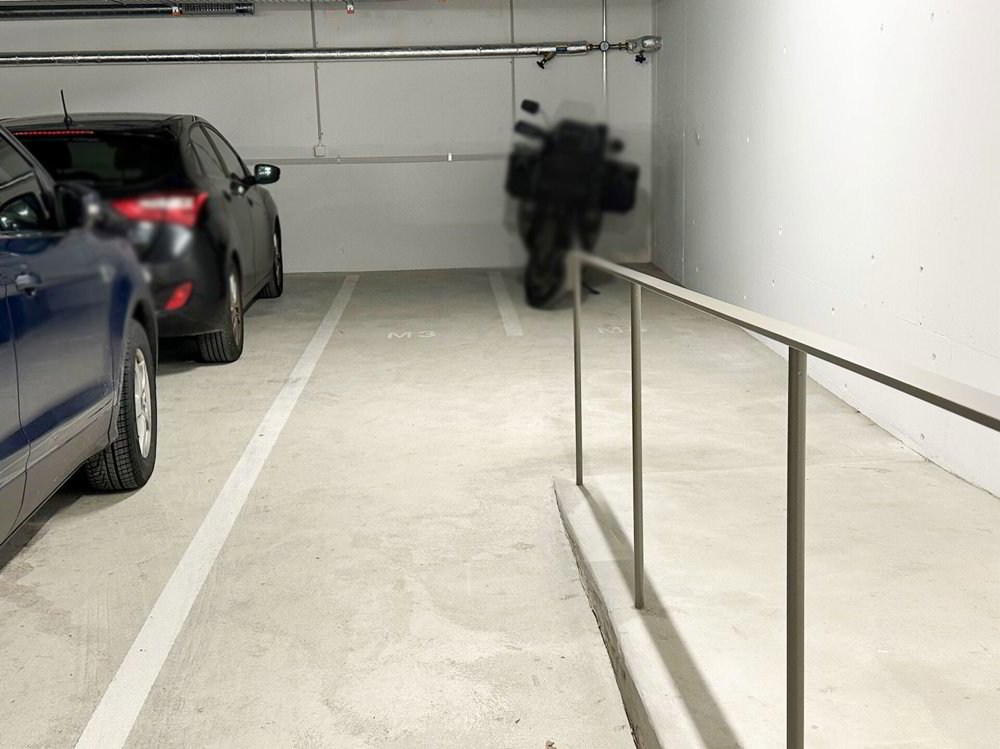 null Zimmer Parkplatz, Garage zum verkaufen in Reinach BL - Bild 1/2
