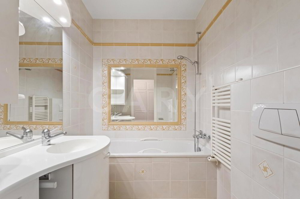 4 rooms Apartment to buy in Genève - image 1/10