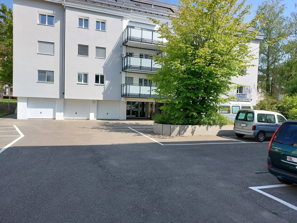 null rooms Car park, garage for rent in Oberwil BL - image 1/2