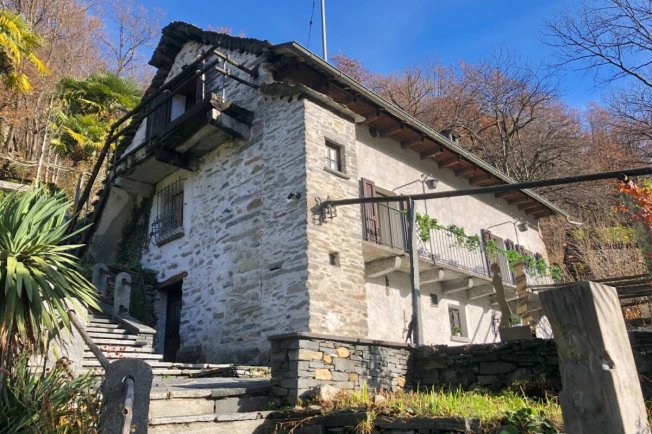 Casa di 4 locali in vendita a Aurigeno - immagine 1/1