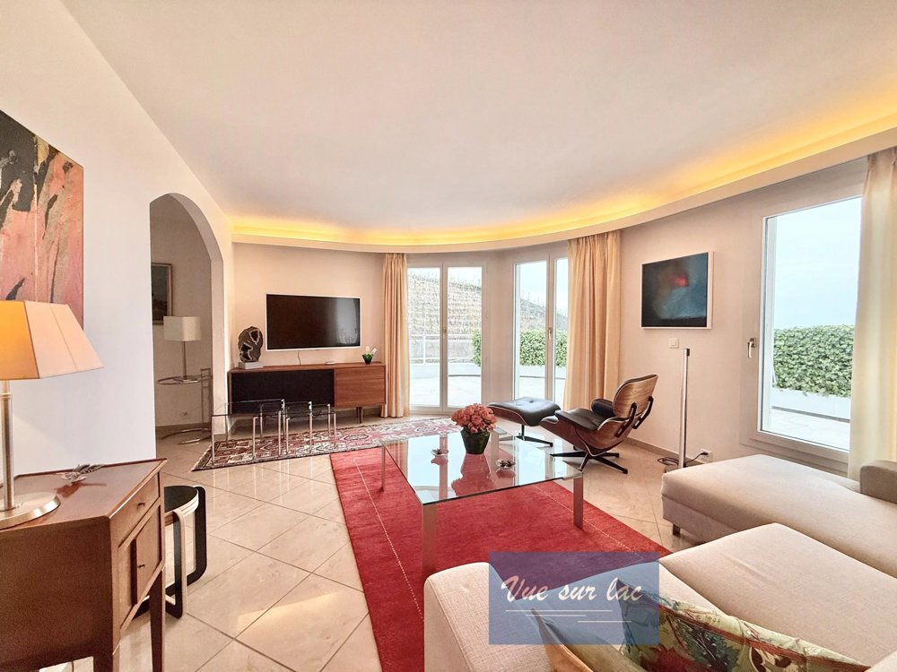 8 rooms House to buy in Lutry - image 1/13