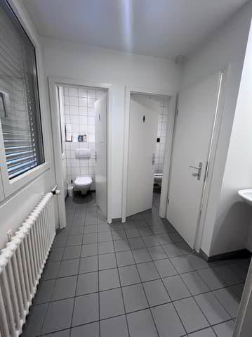 Bureau & Commerce null pièces à louer à Neuchâtel - image 1/5