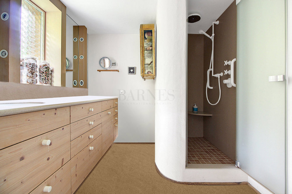 4 rooms Apartment to buy in Château-d'Oex - image 1/3