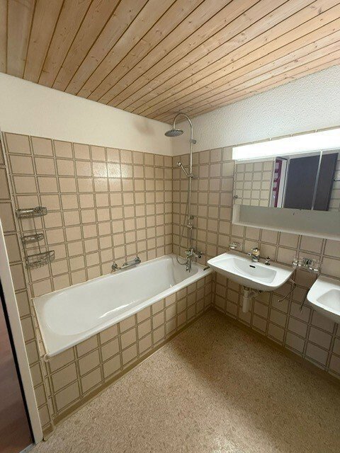 5 Zimmer Wohnung zu vermieten in Abtwil SG - Bild 1/12