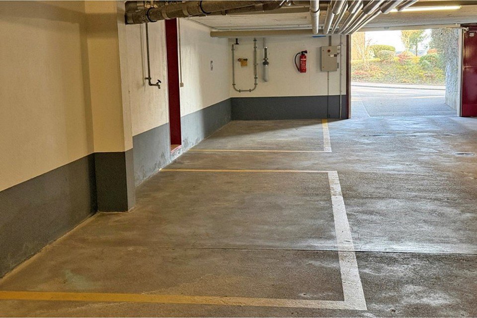 Parcheggio, garage di 1 locali in vendita a Zürich - immagine 1/7