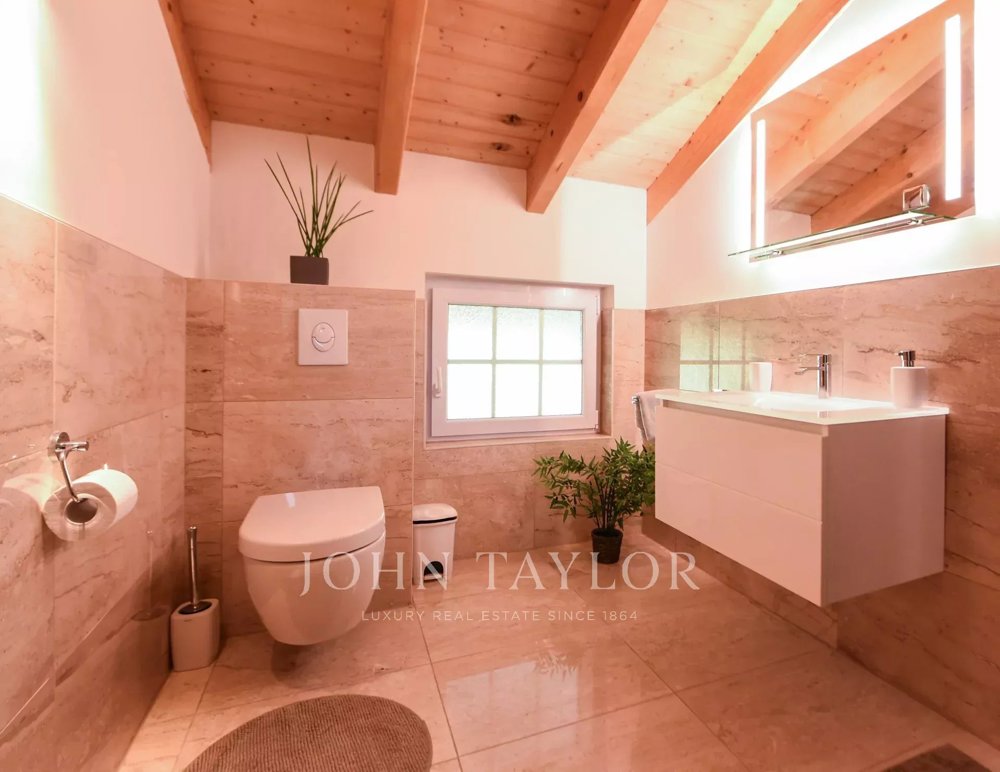 Casa di 7 locali in vendita a Crans-Montana - immagine 1/10