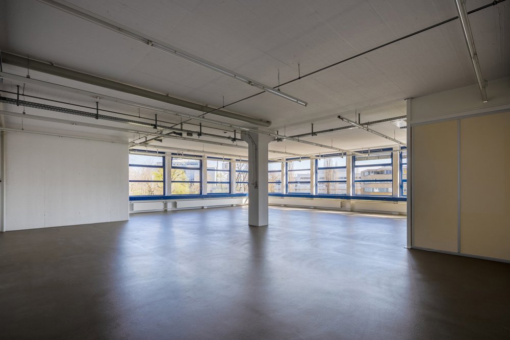 Bureau & Commerce null pièces à louer à Dietikon - image 1/9