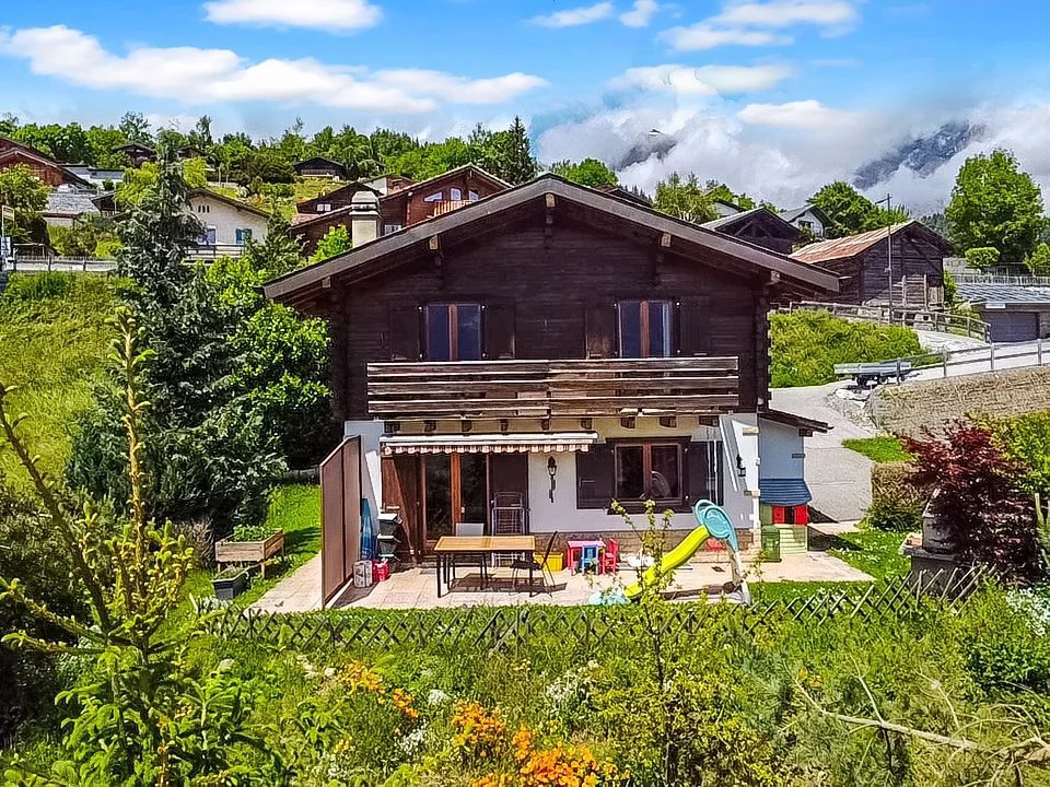 4 rooms House to buy in Leytron - image 1/7